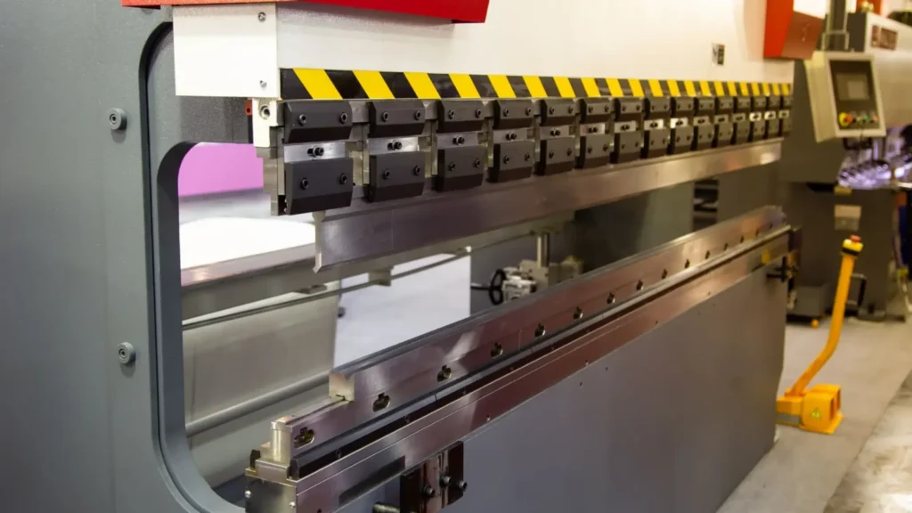 Zbliżenie na mocowanie narzędzi AMADA